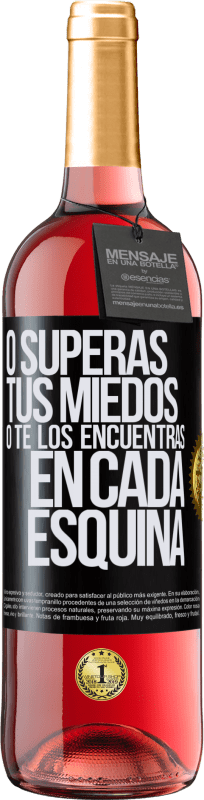 29,95 € Envío gratis | Vino Rosado Edición ROSÉ O superas tus miedos, o te los encuentras en cada esquina Etiqueta Negra. Etiqueta personalizable Vino joven Cosecha 2024 Tempranillo