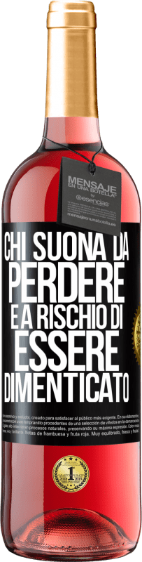 29,95 € Spedizione Gratuita | Vino rosato Edizione ROSÉ Chi suona da perdere è a rischio di essere dimenticato Etichetta Nera. Etichetta personalizzabile Vino giovane Raccogliere 2024 Tempranillo