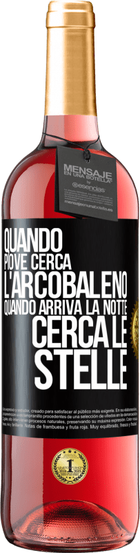 29,95 € Spedizione Gratuita | Vino rosato Edizione ROSÉ Quando piove, cerca l'arcobaleno, quando arriva la notte, cerca le stelle Etichetta Nera. Etichetta personalizzabile Vino giovane Raccogliere 2024 Tempranillo