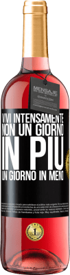 29,95 € Spedizione Gratuita | Vino rosato Edizione ROSÉ Vivi intensamente, non un giorno in più, un giorno in meno Etichetta Nera. Etichetta personalizzabile Vino giovane Raccogliere 2025 Tempranillo