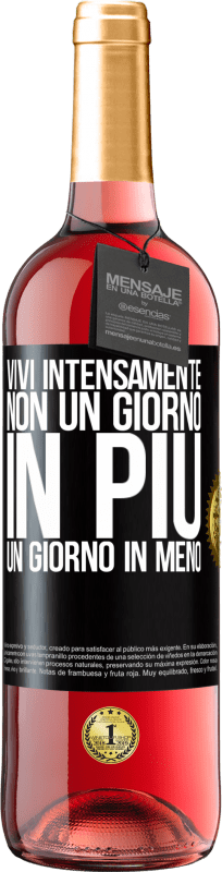 29,95 € Spedizione Gratuita | Vino rosato Edizione ROSÉ Vivi intensamente, non un giorno in più, un giorno in meno Etichetta Nera. Etichetta personalizzabile Vino giovane Raccogliere 2024 Tempranillo