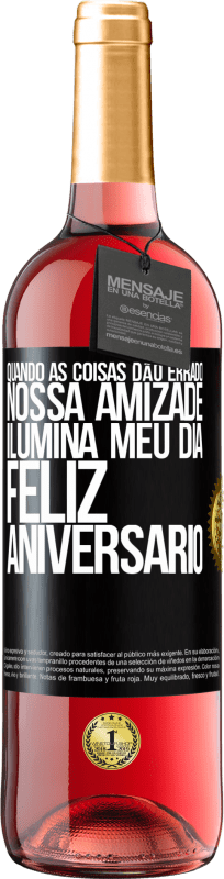 29,95 € Envio grátis | Vinho rosé Edição ROSÉ Quando as coisas dão errado, nossa amizade ilumina meu dia. Feliz aniversário Etiqueta Preta. Etiqueta personalizável Vinho jovem Colheita 2024 Tempranillo