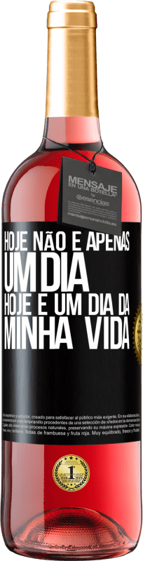 29,95 € Envio grátis | Vinho rosé Edição ROSÉ Hoje não é apenas um dia, hoje é um dia da minha vida Etiqueta Preta. Etiqueta personalizável Vinho jovem Colheita 2025 Tempranillo