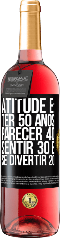 29,95 € Envio grátis | Vinho rosé Edição ROSÉ Atitude é: ter 50 anos, parecer 40, sentir 30 e se divertir 20 Etiqueta Preta. Etiqueta personalizável Vinho jovem Colheita 2023 Tempranillo