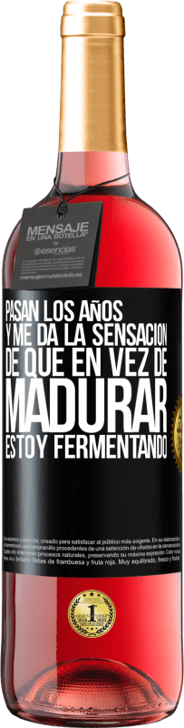 29,95 € Envío gratis | Vino Rosado Edición ROSÉ Pasan los años y me da la sensación de que en vez de madurar, estoy fermentando Etiqueta Negra. Etiqueta personalizable Vino joven Cosecha 2024 Tempranillo