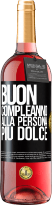 29,95 € Spedizione Gratuita | Vino rosato Edizione ROSÉ Buon compleanno alla persona più dolce Etichetta Nera. Etichetta personalizzabile Vino giovane Raccogliere 2024 Tempranillo