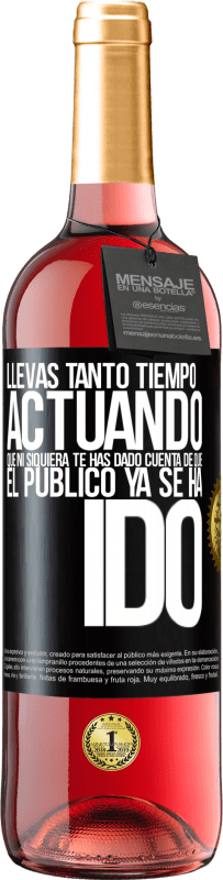 29,95 € Envío gratis | Vino Rosado Edición ROSÉ Llevas tanto tiempo actuando que ni siquiera te has dado cuenta de que el público ya se ha ido Etiqueta Negra. Etiqueta personalizable Vino joven Cosecha 2023 Tempranillo