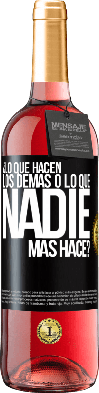 29,95 € Envío gratis | Vino Rosado Edición ROSÉ ¿Lo que hacen los demás o lo que nadie más hace? Etiqueta Negra. Etiqueta personalizable Vino joven Cosecha 2023 Tempranillo