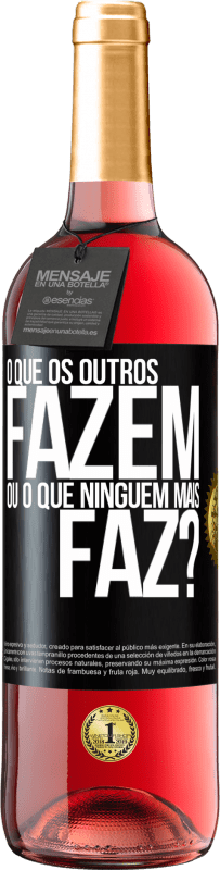 29,95 € Envio grátis | Vinho rosé Edição ROSÉ O que os outros fazem ou o que ninguém mais faz? Etiqueta Preta. Etiqueta personalizável Vinho jovem Colheita 2025 Tempranillo