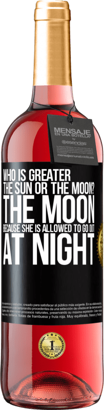 29,95 € Free Shipping | Rosé Wine ROSÉ Edition Who is greater the sun or the moon? The moon, because she is allowed to go out at night Black Label. Customizable label Young wine Harvest 2023 Tempranillo