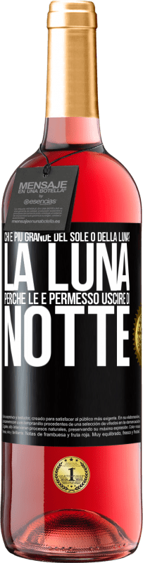 29,95 € Spedizione Gratuita | Vino rosato Edizione ROSÉ Chi è più grande del sole o della luna? La luna, perché le è permesso uscire di notte Etichetta Nera. Etichetta personalizzabile Vino giovane Raccogliere 2023 Tempranillo