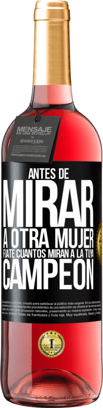 29,95 € Envío gratis | Vino Rosado Edición ROSÉ Antes de mirar a otra mujer, fíjate cuantos miran a la tuya, campeón Etiqueta Negra. Etiqueta personalizable Vino joven Cosecha 2024 Tempranillo