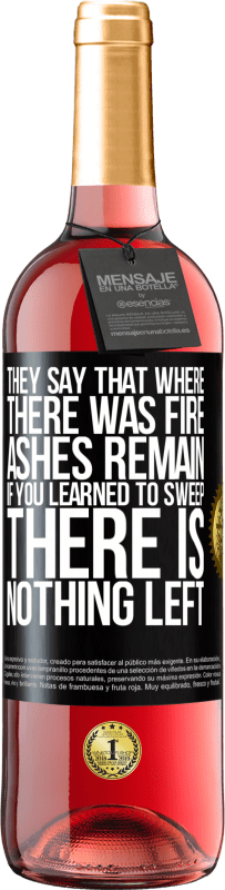 29,95 € Бесплатная доставка | Розовое вино Издание ROSÉ Говорят, там, где был огонь, остается пепел. Если вы научились подметать, ничего не останется Черная метка. Настраиваемая этикетка Молодое вино Урожай 2023 Tempranillo