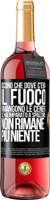 29,95 € Spedizione Gratuita | Vino rosato Edizione ROSÉ Dicono che dove c'era il fuoco rimangono le ceneri. Se hai imparato a spazzare, non rimane più niente Etichetta Nera. Etichetta personalizzabile Vino giovane Raccogliere 2024 Tempranillo