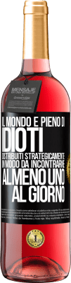 29,95 € Spedizione Gratuita | Vino rosato Edizione ROSÉ Il mondo è pieno di idioti distribuiti strategicamente in modo da incontrarne almeno uno al giorno Etichetta Nera. Etichetta personalizzabile Vino giovane Raccogliere 2024 Tempranillo