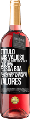 29,95 € Envio grátis | Vinho rosé Edição ROSÉ O título mais valioso que você pode conseguir nesta vida é o de uma pessoa boa, não é concedido por universidades, é Etiqueta Preta. Etiqueta personalizável Vinho jovem Colheita 2023 Tempranillo