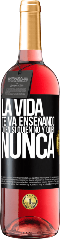 29,95 € Envío gratis | Vino Rosado Edición ROSÉ La vida te va enseñando quién sí, quién no y quién nunca Etiqueta Negra. Etiqueta personalizable Vino joven Cosecha 2023 Tempranillo