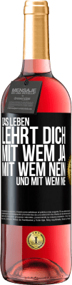 29,95 € Kostenloser Versand | Roséwein ROSÉ Ausgabe Das Leben lehrt dich, mit wem ja, mit wem nein, und mit wem nie Schwarzes Etikett. Anpassbares Etikett Junger Wein Ernte 2024 Tempranillo