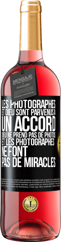 29,95 € Envoi gratuit | Vin rosé Édition ROSÉ Les photographes et Dieu sont parvenus à un accord. Dieu ne prend pas de photos et les photographes ne font pas de miracles Étiquette Noire. Étiquette personnalisable Vin jeune Récolte 2024 Tempranillo