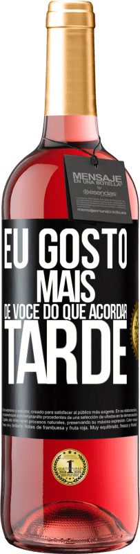 29,95 € Envio grátis | Vinho rosé Edição ROSÉ Eu gosto mais de você do que acordar tarde Etiqueta Preta. Etiqueta personalizável Vinho jovem Colheita 2023 Tempranillo