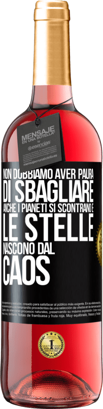 29,95 € Spedizione Gratuita | Vino rosato Edizione ROSÉ Non dobbiamo aver paura di sbagliare, anche i pianeti si scontrano e le stelle nascono dal caos Etichetta Nera. Etichetta personalizzabile Vino giovane Raccogliere 2024 Tempranillo