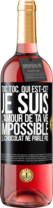 29,95 € Envoi gratuit | Vin rosé Édition ROSÉ Toc Toc. Qui est-ce? Je suis l'amour de ta vie. Impossible, le chocolat ne parle pas Étiquette Noire. Étiquette personnalisable Vin jeune Récolte 2023 Tempranillo