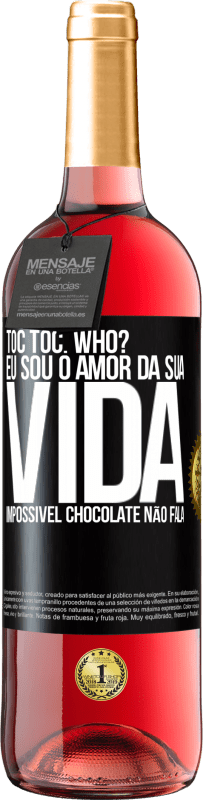 29,95 € Envio grátis | Vinho rosé Edição ROSÉ TOC Toc. Who? Eu sou o amor da sua vida. Impossível chocolate não fala Etiqueta Preta. Etiqueta personalizável Vinho jovem Colheita 2023 Tempranillo