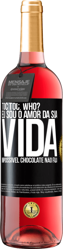 29,95 € Envio grátis | Vinho rosé Edição ROSÉ TOC Toc. Who? Eu sou o amor da sua vida. Impossível chocolate não fala Etiqueta Preta. Etiqueta personalizável Vinho jovem Colheita 2025 Tempranillo