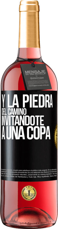 29,95 € Envío gratis | Vino Rosado Edición ROSÉ Y la piedra del camino invitándote a una copa Etiqueta Negra. Etiqueta personalizable Vino joven Cosecha 2023 Tempranillo