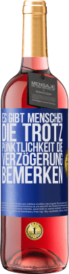29,95 € Kostenloser Versand | Roséwein ROSÉ Ausgabe Es gibt Menschen, die trotz Pünktlichkeit die Verzögerung bemerken Blaue Markierung. Anpassbares Etikett Junger Wein Ernte 2025 Tempranillo