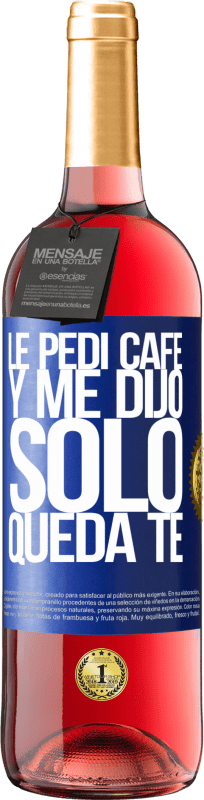 29,95 € Spedizione Gratuita | Vino rosato Edizione ROSÉ Le pedí café y me dijo: Sólo queda té Etichetta Blu. Etichetta personalizzabile Vino giovane Raccogliere 2024 Tempranillo