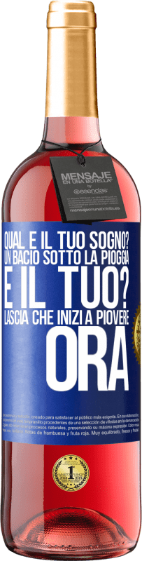 29,95 € Spedizione Gratuita | Vino rosato Edizione ROSÉ qual è il tuo sogno? Un bacio sotto la pioggia E il tuo? Lascia che inizi a piovere ora Etichetta Blu. Etichetta personalizzabile Vino giovane Raccogliere 2024 Tempranillo