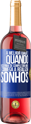 29,95 € Envio grátis | Vinho rosé Edição ROSÉ A melhor idade é quando você para de completar anos e começa a realizar sonhos Etiqueta Azul. Etiqueta personalizável Vinho jovem Colheita 2024 Tempranillo