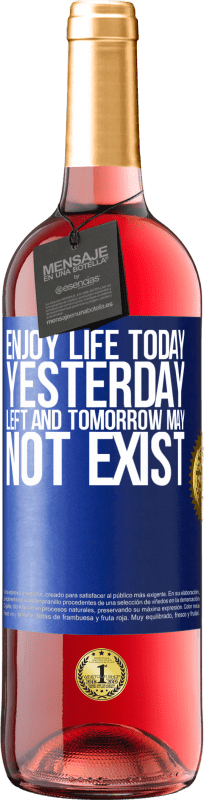 29,95 € Free Shipping | Rosé Wine ROSÉ Edition Enjoy life today yesterday left and tomorrow may not exist Blue Label. Customizable label Young wine Harvest 2024 Tempranillo