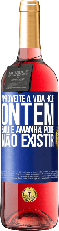 29,95 € Envio grátis | Vinho rosé Edição ROSÉ Aproveite a vida hoje ontem saiu e amanhã pode não existir Etiqueta Azul. Etiqueta personalizável Vinho jovem Colheita 2024 Tempranillo