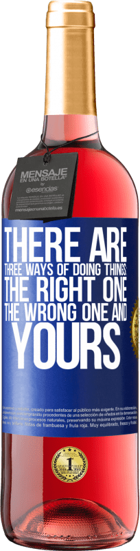24,95 € Free Shipping | Rosé Wine ROSÉ Edition There are three ways of doing things: the right one, the wrong one and yours Blue Label. Customizable label Young wine Harvest 2021 Tempranillo