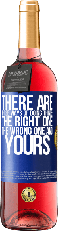 29,95 € Free Shipping | Rosé Wine ROSÉ Edition There are three ways of doing things: the right one, the wrong one and yours Blue Label. Customizable label Young wine Harvest 2024 Tempranillo