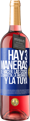 29,95 € Envío gratis | Vino Rosado Edición ROSÉ Hay tres maneras de hacer las cosas: la correcta, la incorrecta y la tuya Etiqueta Azul. Etiqueta personalizable Vino joven Cosecha 2024 Tempranillo