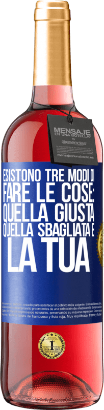 29,95 € Spedizione Gratuita | Vino rosato Edizione ROSÉ Esistono tre modi di fare le cose: quella giusta, quella sbagliata e la tua Etichetta Blu. Etichetta personalizzabile Vino giovane Raccogliere 2024 Tempranillo