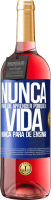 29,95 € Envio grátis | Vinho rosé Edição ROSÉ Nunca pare de aprender porque a vida nunca para de ensinar Etiqueta Azul. Etiqueta personalizável Vinho jovem Colheita 2024 Tempranillo