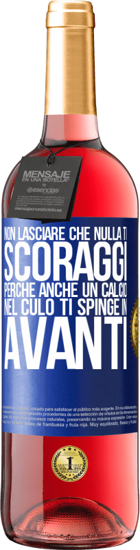 29,95 € Spedizione Gratuita | Vino rosato Edizione ROSÉ Non lasciare che nulla ti scoraggi, perché anche un calcio nel culo ti spinge in avanti Etichetta Blu. Etichetta personalizzabile Vino giovane Raccogliere 2025 Tempranillo