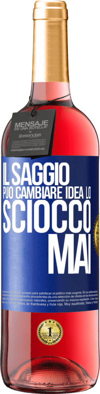 29,95 € Spedizione Gratuita | Vino rosato Edizione ROSÉ Il saggio può cambiare idea. Lo sciocco, mai Etichetta Blu. Etichetta personalizzabile Vino giovane Raccogliere 2024 Tempranillo