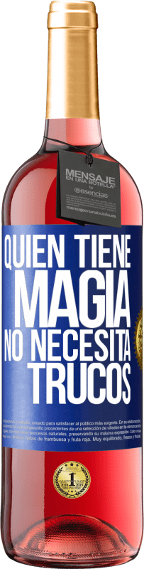 29,95 € Envío gratis | Vino Rosado Edición ROSÉ Quien tiene magia no necesita trucos Etiqueta Azul. Etiqueta personalizable Vino joven Cosecha 2025 Tempranillo