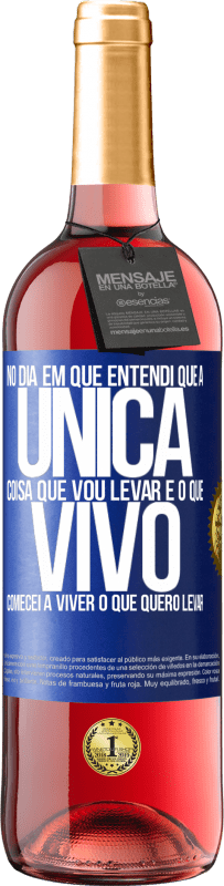 29,95 € Envio grátis | Vinho rosé Edição ROSÉ No dia em que entendi que a única coisa que vou levar é o que vivo, comecei a viver o que quero levar Etiqueta Azul. Etiqueta personalizável Vinho jovem Colheita 2024 Tempranillo