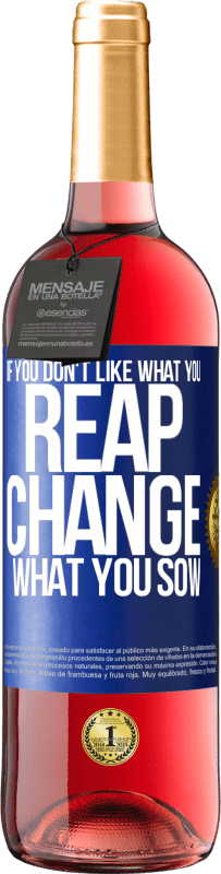 29,95 € 免费送货 | 桃红葡萄酒 ROSÉ版 如果您不喜欢自己的收获，请改变您的播种 蓝色标签. 可自定义的标签 青年酒 收成 2023 Tempranillo