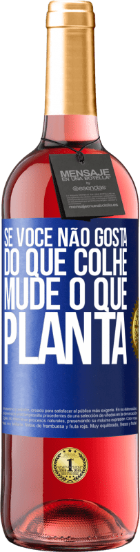 29,95 € Envio grátis | Vinho rosé Edição ROSÉ Se você não gosta do que colhe, mude o que planta Etiqueta Azul. Etiqueta personalizável Vinho jovem Colheita 2024 Tempranillo