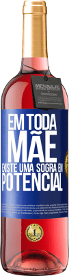 29,95 € Envio grátis | Vinho rosé Edição ROSÉ Em toda mãe existe uma sogra em potencial Etiqueta Azul. Etiqueta personalizável Vinho jovem Colheita 2024 Tempranillo