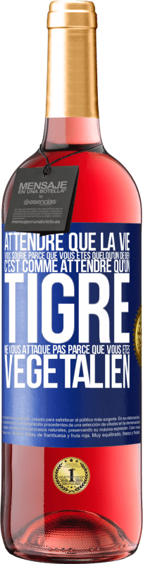 29,95 € Envoi gratuit | Vin rosé Édition ROSÉ Attendre que la vie vous sourie parce que vous êtes quelqu'un de bien c'est comme attendre qu'un tigre ne vous attaque pas parce Étiquette Bleue. Étiquette personnalisable Vin jeune Récolte 2024 Tempranillo