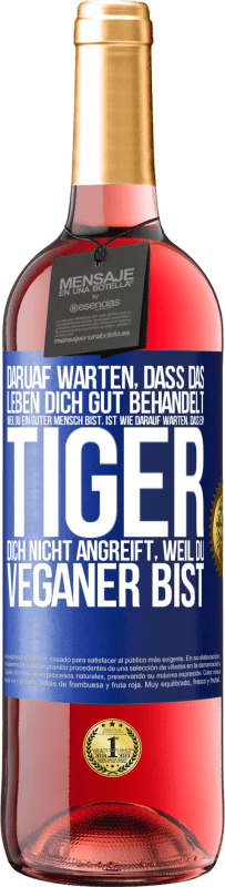 29,95 € Kostenloser Versand | Roséwein ROSÉ Ausgabe Daruaf warten, dass das Leben dich gut behandelt, weil du ein guter Mensch bist, ist wie darauf warten, dass ein Tiger dich nich Blaue Markierung. Anpassbares Etikett Junger Wein Ernte 2023 Tempranillo