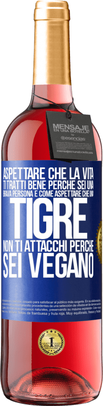 29,95 € Spedizione Gratuita | Vino rosato Edizione ROSÉ Aspettare che la vita ti tratti bene perché sei una brava persona è come aspettare che una tigre non ti attacchi perché sei Etichetta Blu. Etichetta personalizzabile Vino giovane Raccogliere 2024 Tempranillo